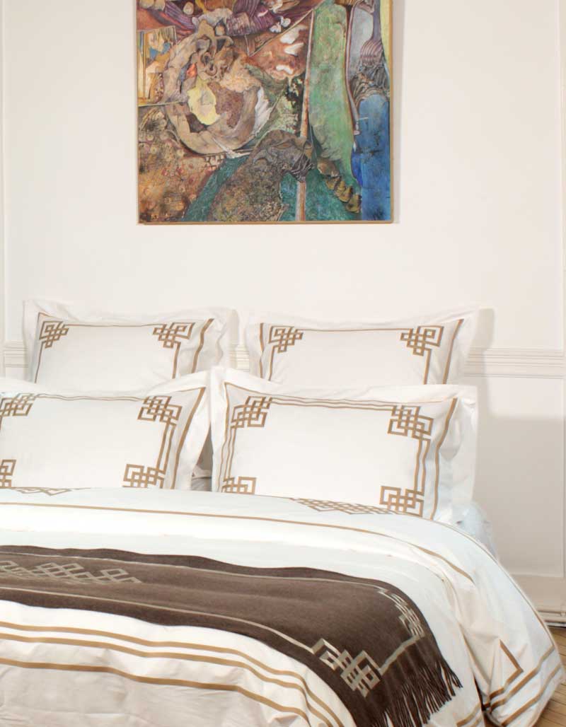 Housse de couette OPÉRA brodée en coton blanc Made in France Origin | 3 SUISSES Housse de couette OPÉRA brodée en coton blanc Made in France Origin | 3 SUISSES