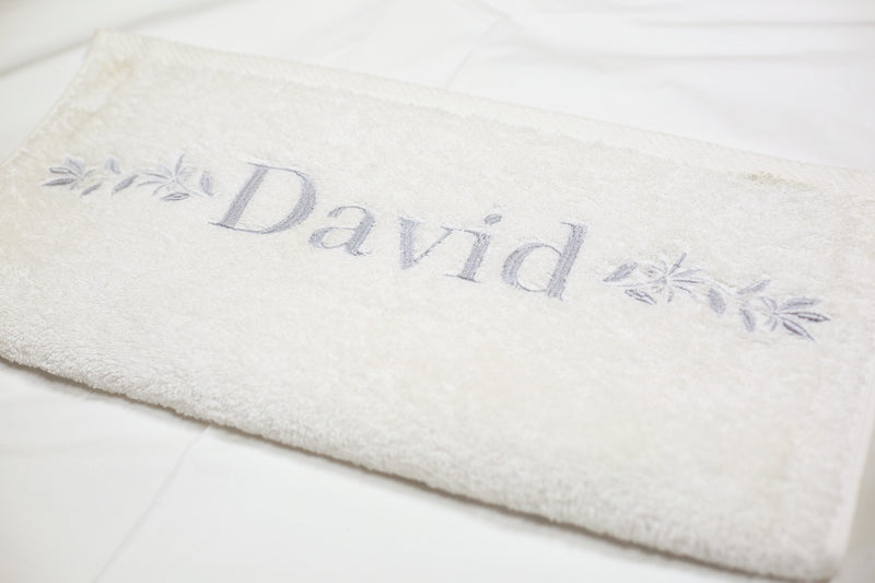 PERSONALIZED FIRST NAME BATH TOWEL / SILVER